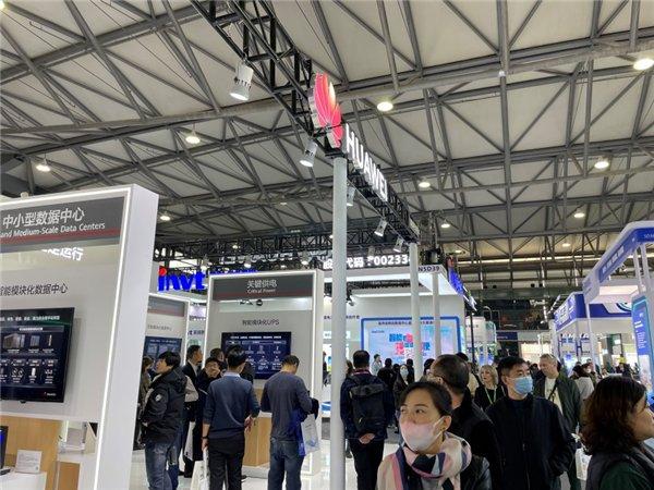 图:展台人气火爆